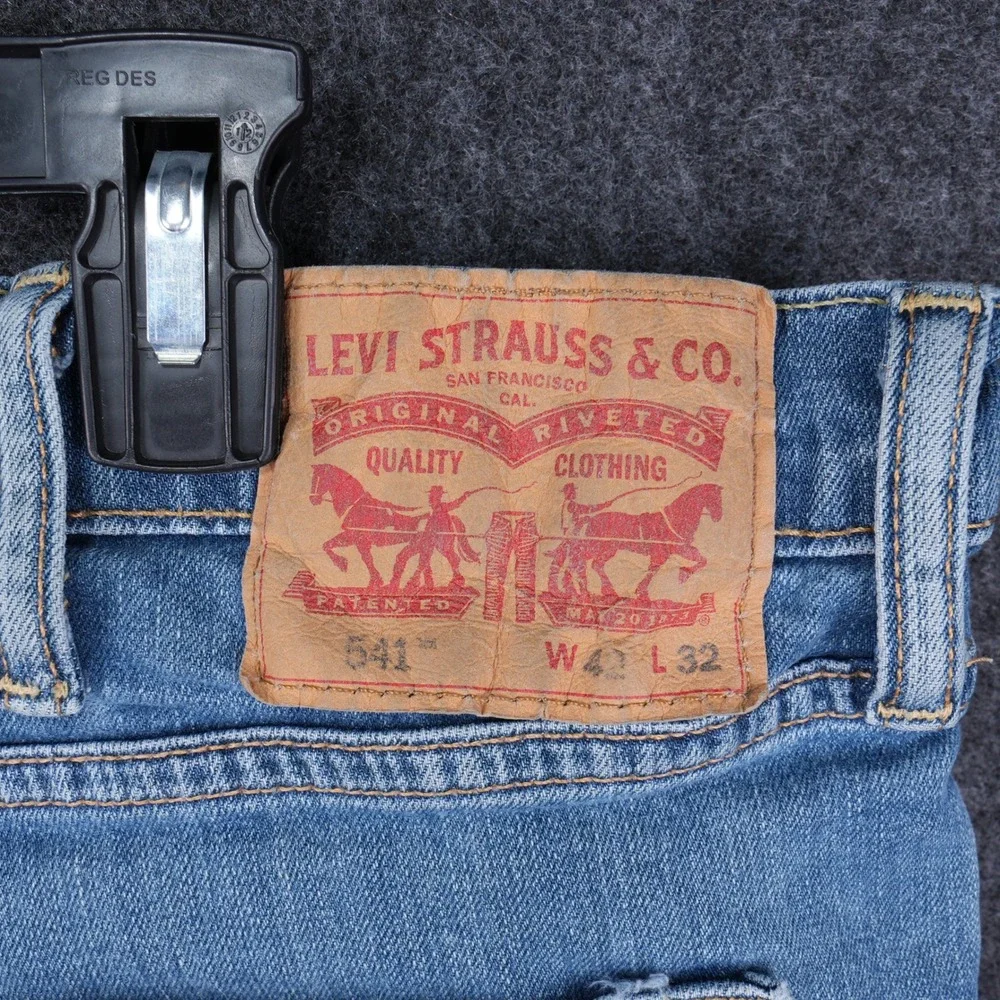 Levi's 541 Athletic Taper Blue Jeans Mens 42x32 Excellent Medium Wash Denim